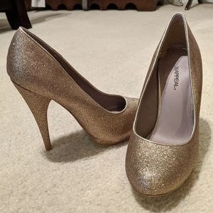 XAppeal gold glitter pumps